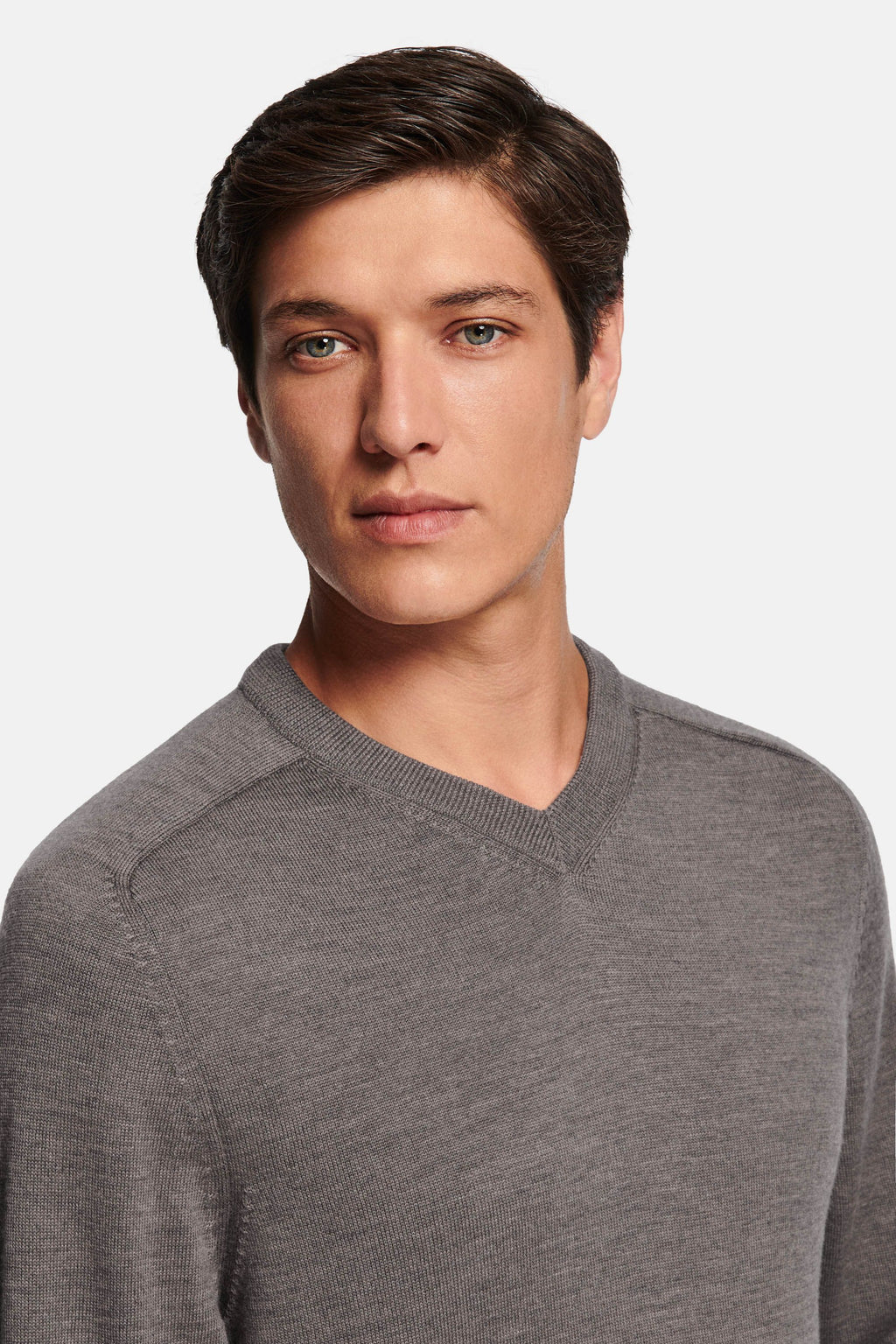Jones * The Merino V-neck